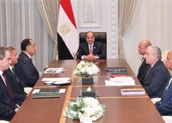 الرئيس السيسي يجتمع مع رئيس الوزراء ورؤساء «الأعلى للإعلام» و«الوطنية للصحافة» و«الوطنية للإعلام»