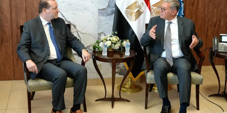 وزير البترول يبحث مع شركة أنرجوس العالمية التعاون القائم في سفن التغييز