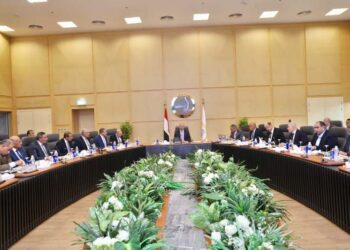 وزير الصناعة والنقل يترأس أعمال الجمعية العمومية العادية لشركة القاهرة للعبّارات