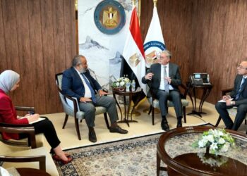 وزير البترول يبحث تسريع إجراءات إطلاق استثمارات مصرية جديدة لتعظيم القيمة المضافة من الفوسفات