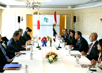 رئيس الوزراء يلتقى رئيس وزراء اليابان