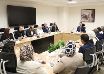 نائب وزير الصحة يعقد اجتماعًا لتطوير منظومة المخازن الاستراتيجية والتموين الطبي وتنفيذ حلول للتحديات