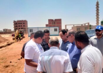 رئيس جهاز مدينة الشروق يتفقد مشروع التغذية الرئيسي بالمياه بعددٍ من المجاورات بمنطقة الرابية