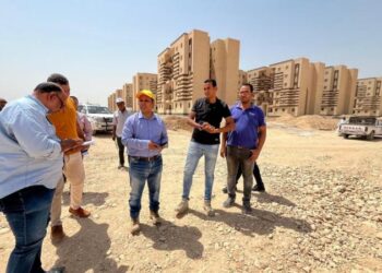 وزير الإسكان يتابع موقف المشروعات السكنية والمرافق والخدمات بمدينة قنا الجديدة