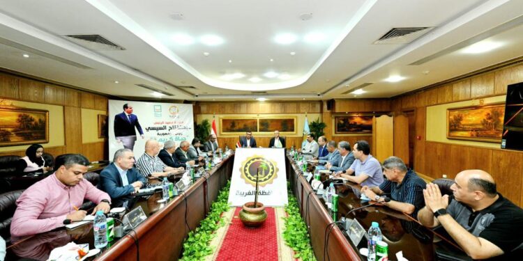 وزير الإسكان ومحافظ الغربية يتابعان سير العمل بمنظومتي مياه الشرب والصرف الصحي ومشروعات “حياة كريمة” بالمحافظة