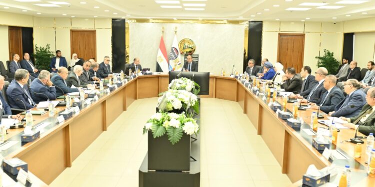 “عمومية القابضة للتشييد” برئاسة وزير قطاع الأعمال العام تعتمد الموازنة التخطيطية لعام 2025-2026