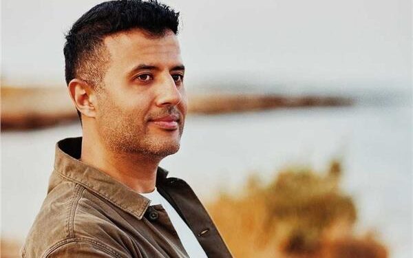 حمزة نمرة يحيي حفلًا غنائيًا على المسرح الروماني اليوم