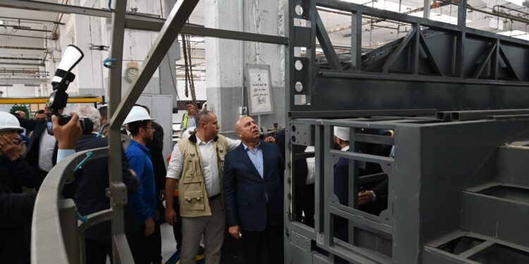 وزير النقل ووزراء قطاع الأعمال العام والعمل والأوقاف يتفقدون مصانع شركة النصر للسيارات بحلوان