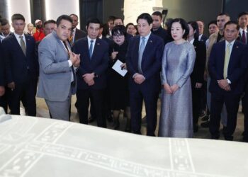 رئيس جمهورية فيتنام الاشتراكية يزور المتحف المصري الكبير وأهرامات الجيزة