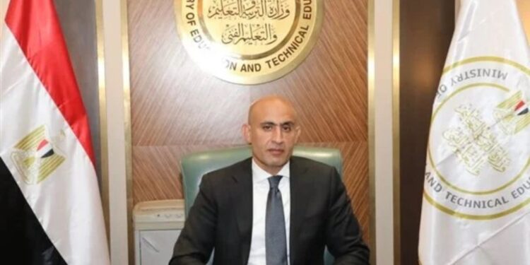 وزير التربية والتعليم يصدر قرارًا وزاريًا بشأن حركة بعض مديري ووكلاء المديريات التعليمية