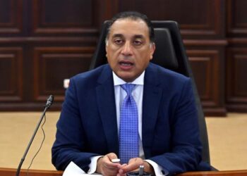 رئيس الوزراء يتابع موقف توافر الأدوية والمستلزمات الطبية