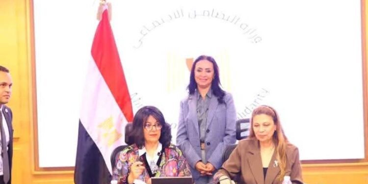 وزيرة التضامن تشهد توقيع بروتوكول تعاون بين صندوق دعم الصناعات الريفية والبيئية وبنك مصر لرقمنة التعاملات المالية