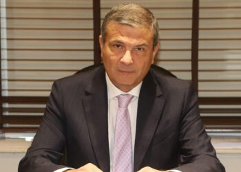 وزير الزراعة يعقد اجتماعًا لمتابعة آخر مستجدات تنفيذ محطة شتل القصب بمدينة إدفو