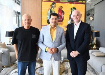 رئيس الوزراء يرحب برئيس الاتحاد الدولي لكرة القدم خلال تواجده في مصر لقضاء عطلته