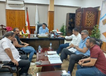 رئيس جهاز مدينة بني سويف الجديدة يجتمع بالشركات المنفذة لمشروعات الإسكان بالمدينة