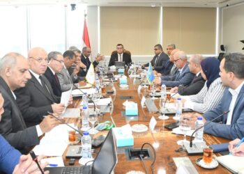 وزير الإسكان يتابع موقف التغذية الكهربائية لمحطات مياه الشرب والصرف الصحي بالمدن الجديدة والمحافظات