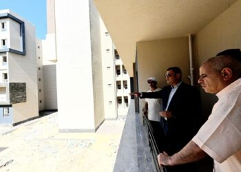 وزير الإسكان يتفقد مشروع ”سكن لكل المصريين” و”كوبري C3” بالعلمين الجديدة