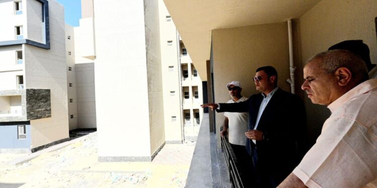 وزير الإسكان يتفقد مشروع ”سكن لكل المصريين” و”كوبري C3” بالعلمين الجديدة