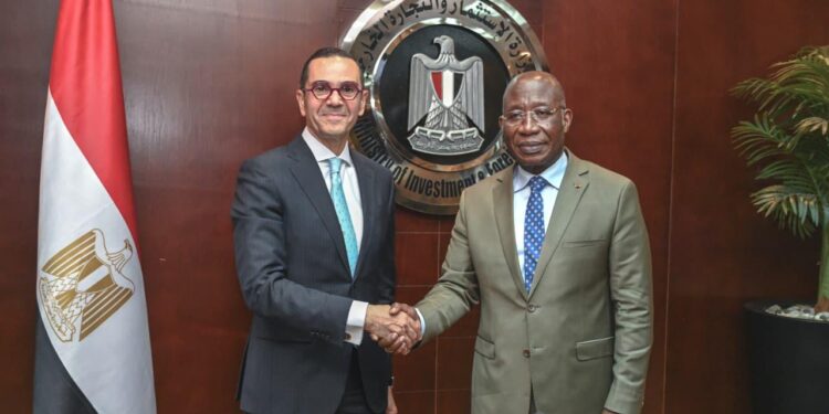 وزير الاستثمار والتجارة الخارجية يستقبل وزير الخارجية الايفواري لبحث سبل تعزيز الشراكة الاقتصادية والاستثمارية بين البلدين 