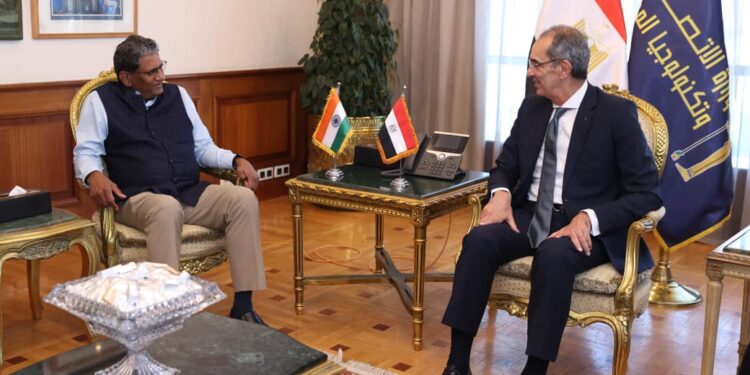 وزير الاتصالات يبحث مع سفير الهند تعزيز التعاون في مجالات الاتصالات والذكاء الاصطناعي