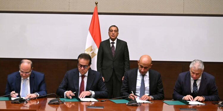 رئيس الوزراء يشهد توقيع بروتوكول تعاون مشترك لإنشاء وتطوير خمس مدارس تكنولوجيا تطبيقية مُتخصصة في صناعة الأدوية