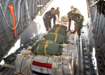 إستمرار الإسقاط الجوى للمساعدات الإنسانية على قطاع غزة