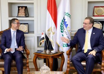 رئيس “التنظيم والإدارة يبحث مع وزير الاستثمار سبل تعزيز التعاون المشترك