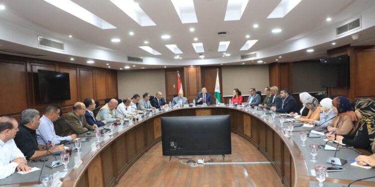 وزير الإسكان يلتقي رئيس وأعضاء جمعية مستثمري ٦ أكتوبر لاستعراض طلباتهم ومقترحاتهم
