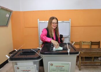 “رئيس البريد” تُدلي بصوتها في.. انتخابات “مجلس الشيوخ” ٢٠٢٥