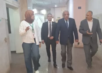 إصابة وزير الكهرباء في حادث سير على الطريق الصحراوي