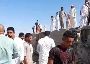 الصحة تعلن عن ضحايا ومصابي انقلاب قطار مطروح وتدفع بـ 30 سيارة إسعاف لموقع