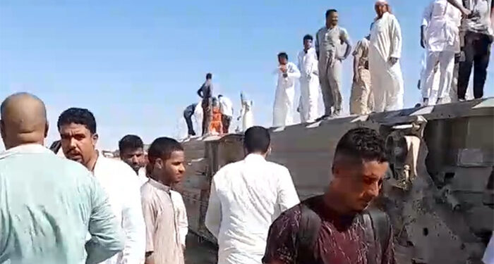 الصحة تعلن عن ضحايا ومصابي انقلاب قطار مطروح وتدفع بـ 30 سيارة إسعاف لموقع