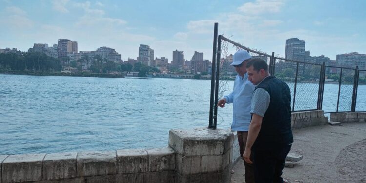 وزير الكهرباء يتفقد مواقع العمل على إضافة مصدر تغذية ثالث إلى محطة محولات جزيرة الدهب عبر نهر النيل