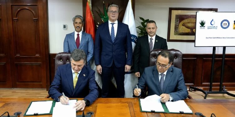 وزير البترول يشهدتوقيع 4 اتفاقيات للقابضة للغازات الطبيعية مع شركات عالمية لزيادة استثمارات البحث عن الغاز