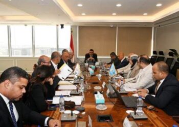 وزير الإسكان يعقد اجتماعاً مع ممثلي شركة أوراسكوم لمتابعة الموقف التنفيذي لعدد من المشروعات