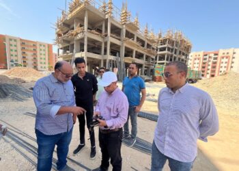 وزير الإسكان يتابع موقف وحدات “سكن لكل المصريين” و”ديارنا” بمدن بدر وقنا والمنيا وبرج العرب الجديدة