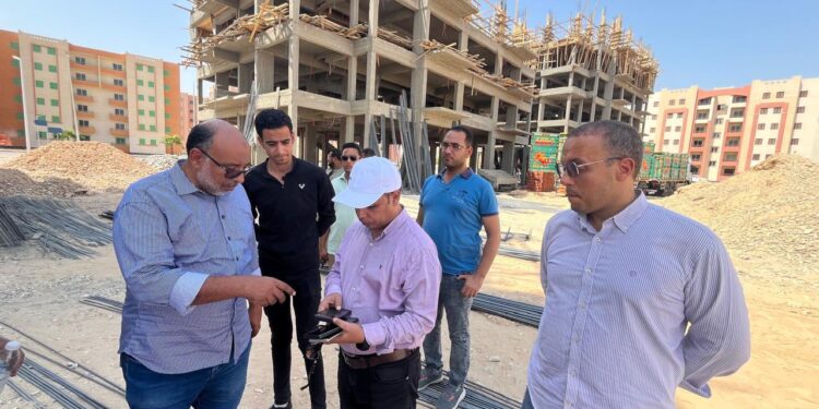 وزير الإسكان يتابع موقف وحدات “سكن لكل المصريين” و”ديارنا” بمدن بدر وقنا والمنيا وبرج العرب الجديدة