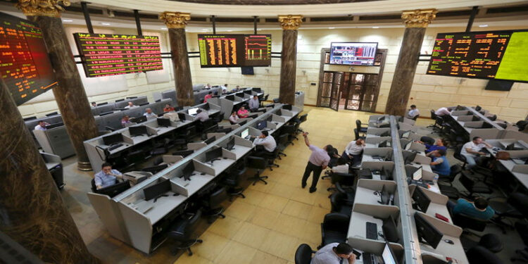 مؤشرات البورصة تتباين بمستهل التعاملات .. و” إيجي إكس 30 ” يتراجع 0.26%