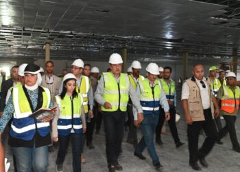 وزير قطاع الأعمال يتابع تقدم العمل بمشروع مجمع المصانع الجديدة بشركة مصر للغزل والنسيج