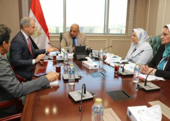 وزير الكهرباء يبحث مع مسئولي شركة الكازار الإماراتية تعزيز التعاون وزيادة الاستثمارات