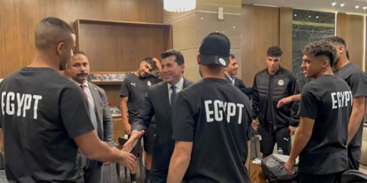 وزير الشباب والرياضة يودّع بعثة منتخب مصر تحت 20 عامًا قبل المشاركة في كأس العالم بتشيلي
