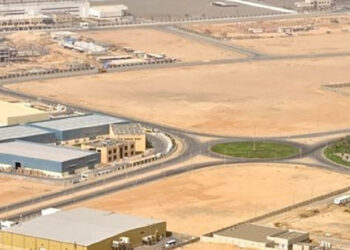 وزارة الصناعة تجدد دعوتها للمستثمرين الصناعيين الجادين للتقدم على الطرح الحادي عشر للأراضي الصناعية