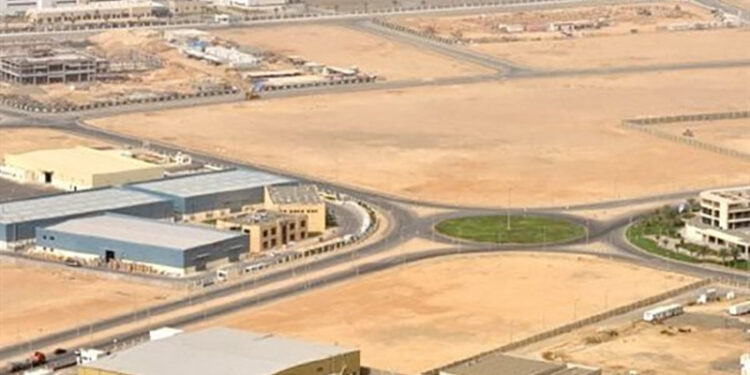 وزارة الصناعة تجدد دعوتها للمستثمرين الصناعيين الجادين للتقدم على الطرح الحادي عشر للأراضي الصناعية