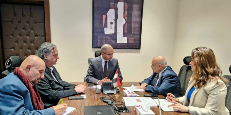 نائب وزير الإسكان يناقش مجالات التعاون مع شركة متخصصة في تصنيع مكونات مشروعات المياه والصرف