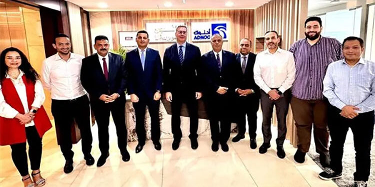 وزير البترول والثروة المعدنية يتفقد مقر شركة إنبي في أبوظبي