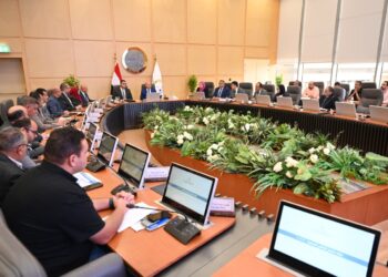 وسط استعداد لطرح جديد للأراضي ديسمبر المقبل.. تفاصيل اجتماع كامل الوزير وشريف الشربيني