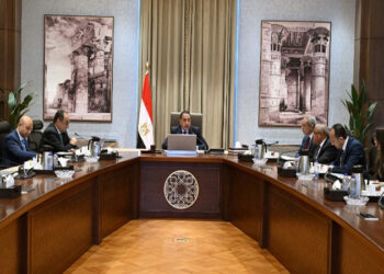 رئيس الوزراء يعقد اجتماعا مع رؤساء أجهزة المدن الجديدة