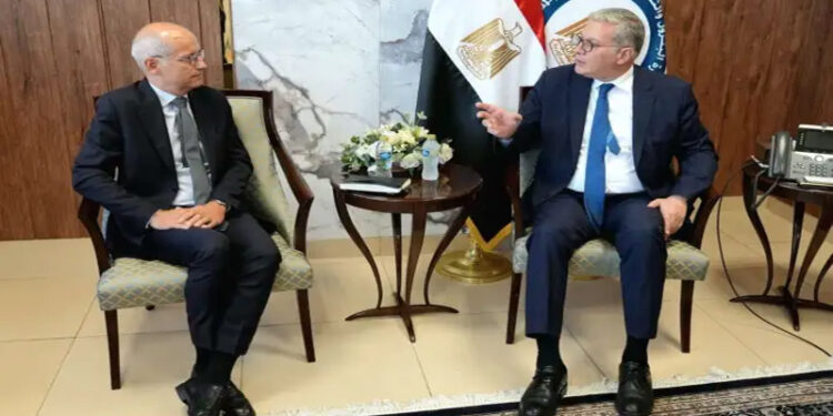 وزير البترول يبحث مع توتال إنرجيز الفرنسية الاستفادة بفرص الاستثمار وتعزيز التعاون في شرق المتوسط