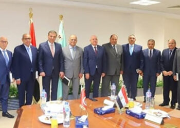 وزير الزراعة يبحث مع وفد تونسي رفيع المستوى تعزيز الاستثمارات الزراعية المشتركة