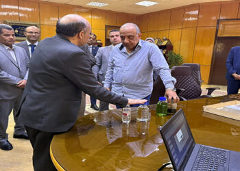 وزير الكهرباء يتابع مستجدات تنفيذ مشروعات توطين صناعة بطاريات أيون الليثيوم والخلايا الكهروضوئية